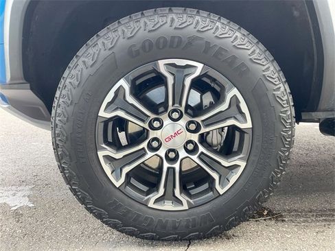 Certified 2024 GMC Canyon AT4 image 32