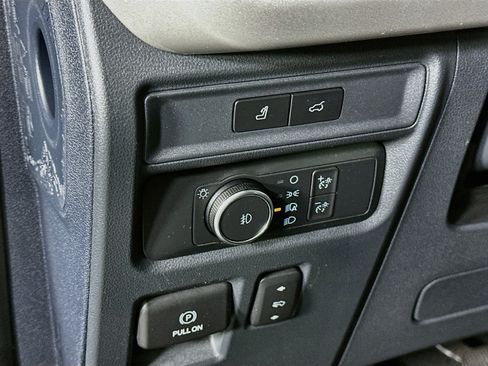 Used 2022 Ford Expedition XLT RWD image 17