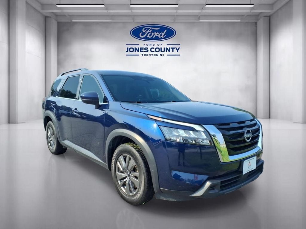 Used 2024 Nissan Pathfinder SV FWD image 1