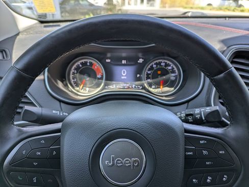 Used 2020 Jeep Cherokee Trailhawk w/ Technology Group image 39