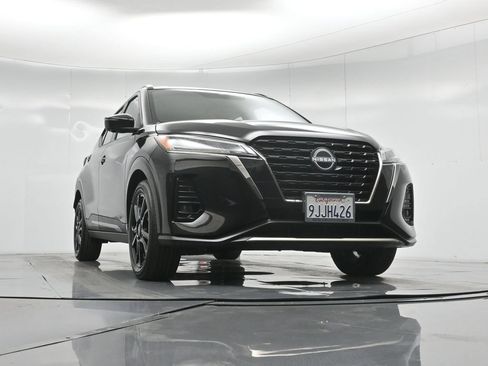 Used 2023 Nissan Kicks SR w/ SR Premium Package FWD image 45