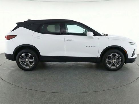 Used 2025 Chevrolet Blazer LT FWD image 11