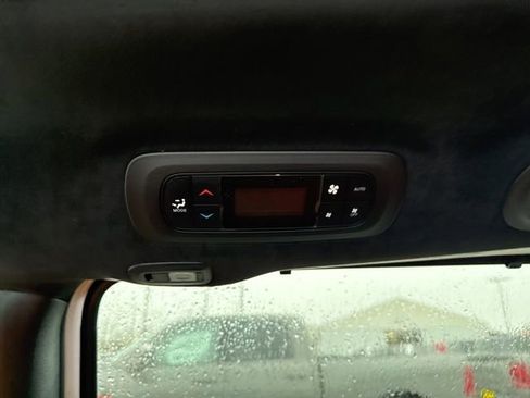 New 2026 Chrysler Pacifica Pinnacle image 17