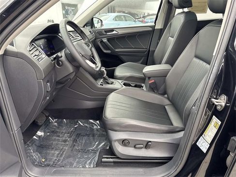Certified 2022 Volkswagen Tiguan SE w/ Panoramic Sunroof Package image 12