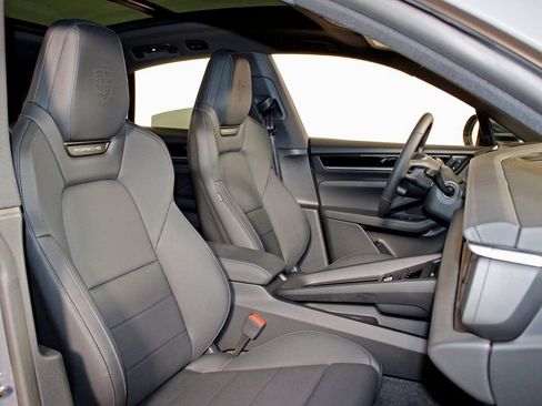 Certified 2025 Porsche Macan 4S Electric image 41