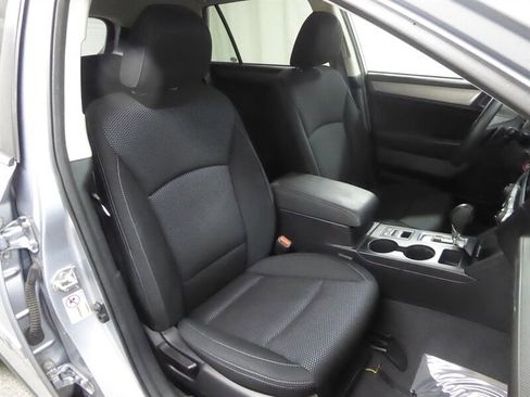 Used 2017 Subaru Outback 2.5i Premium image 23