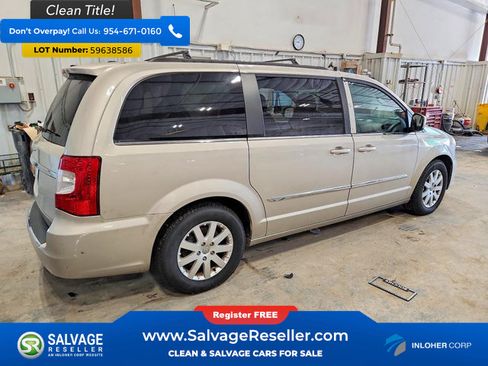 Used 2014 Chrysler Town & Country Touring FWD image 4
