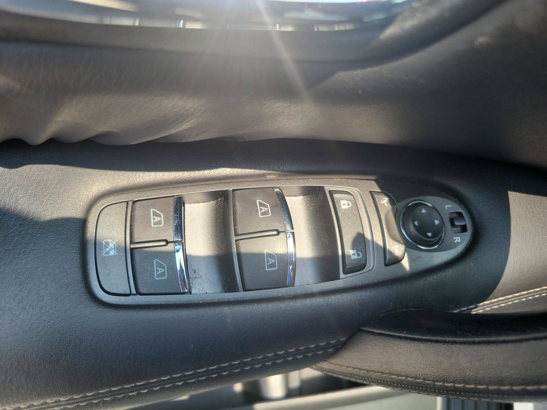 Used 2023 Nissan Armada Platinum w/ Captain's Chairs Package RWD image 16