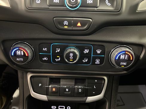 Used 2024 GMC Terrain SLE w/ Driver Convenience Package image 19