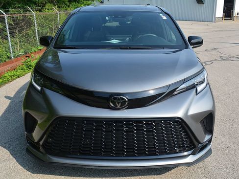Used 2026 Toyota Sienna XSE AWD/4WD image 2