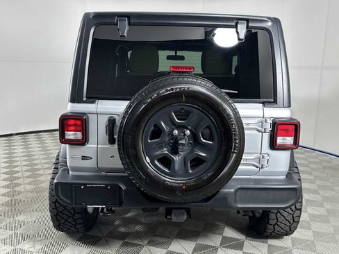 Used 2022 Jeep Wrangler Sport image 7
