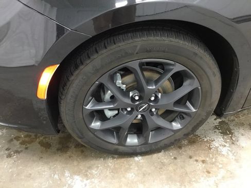 Used 2022 Chrysler Pacifica Limited w/ S Appearance Package FWD image 4