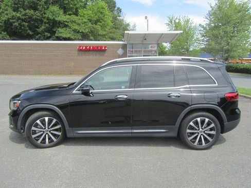 Used 2020 Mercedes-Benz GLB 250 4MATIC w/ Premium Package image 7