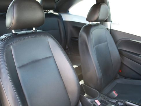 Used 2012 Volkswagen Beetle 2.5 FWD image 8