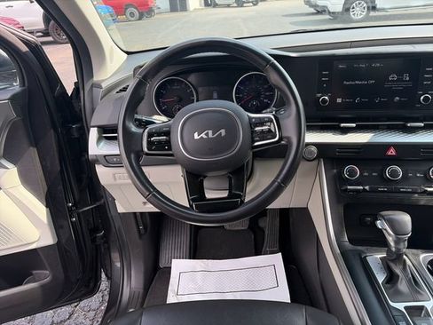 Used 2024 Kia Carnival LX FWD image 13