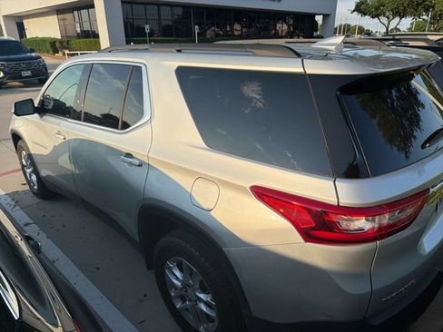 Used 2020 Chevrolet Traverse LT FWD image 4