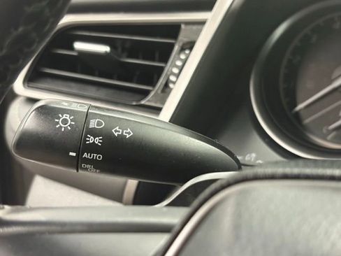 Used 2022 Toyota Camry SE FWD image 16