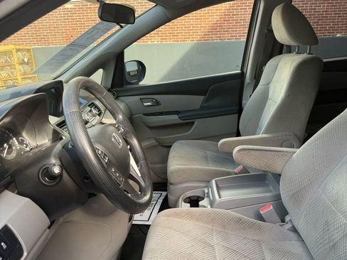 Used 2016 Honda Odyssey SE image 9