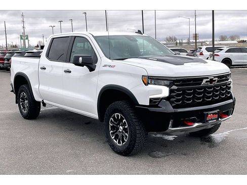 Used 2025 Chevrolet Silverado 1500 ZR2 w/ Technology Package image 2