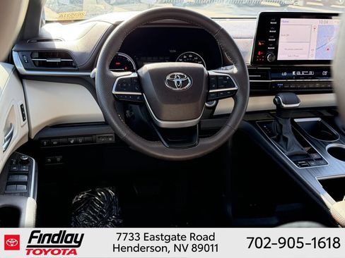 Certified 2023 Toyota Sienna Platinum FWD image 8