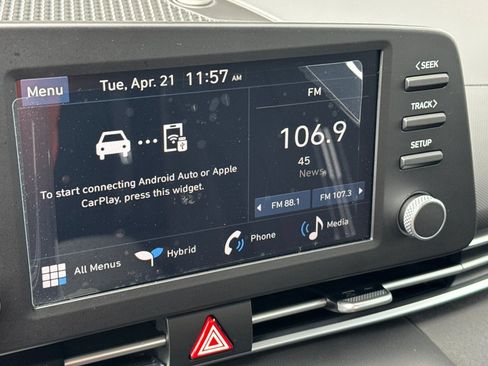 Used 2025 Hyundai Elantra Hybrid FWD image 17