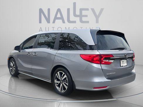 Used 2024 Honda Odyssey Touring image 3