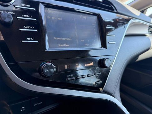 Used 2018 Toyota Camry SE FWD image 25