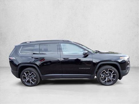 Used 2026 Jeep Cherokee Overland w/ Trailer Tow Group AWD/4WD image 5