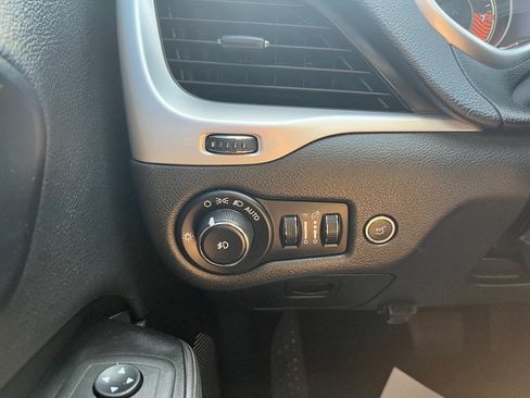 Used 2014 Jeep Cherokee Trailhawk w/ Comfort/Convenience Group AWD/4WD image 22