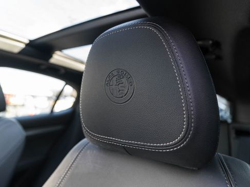 Used 2024 Alfa Romeo Stelvio Veloce image 7