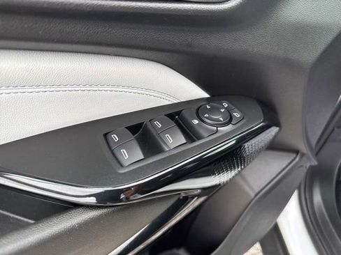 Used 2025 Chevrolet Trax LT FWD image 23