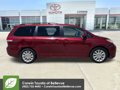 Used 2011 Toyota Sienna XLE AWD/4WD image 6