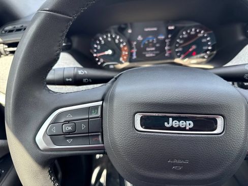 Used 2024 Jeep Compass Latitude AWD/4WD image 23