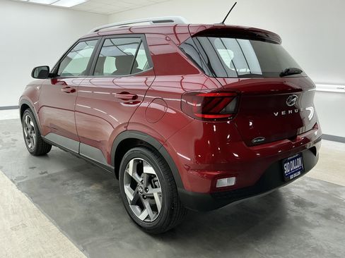 Used 2025 Hyundai Venue SEL image 6