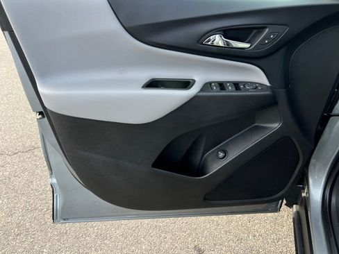 Used 2023 Chevrolet Equinox LT image 11