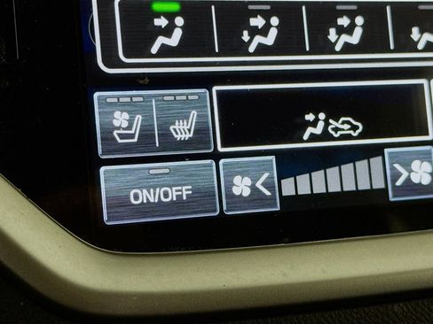 Used 2023 Subaru Ascent Touring AWD/4WD image 12