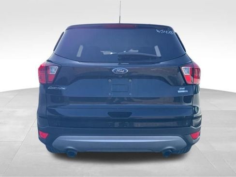Used 2019 Ford Escape SE image 4
