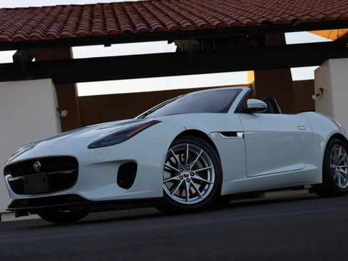Used 2020 Jaguar F-TYPE Convertible image 3