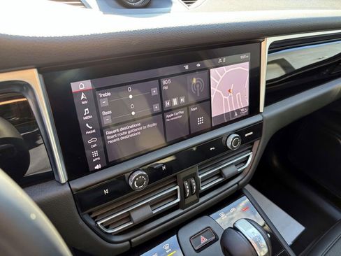 Certified 2024 Porsche Macan image 31