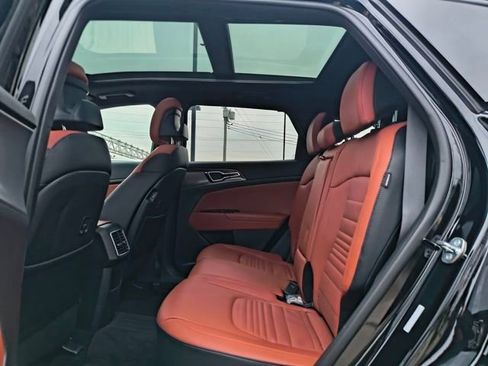 Used 2025 Kia Sportage SX image 27