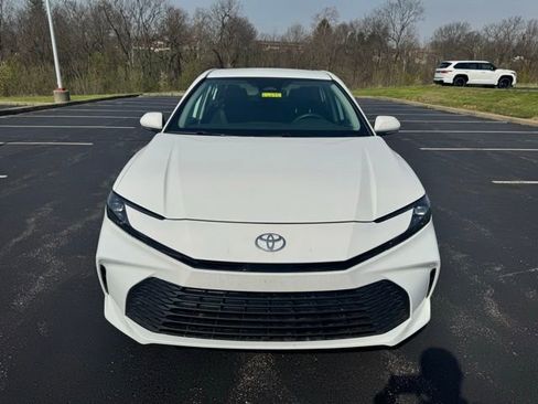 Used 2025 Toyota Camry LE image 10