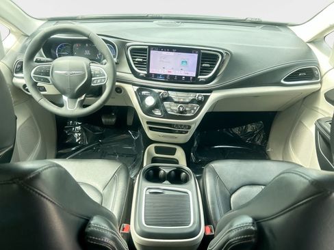 Used 2022 Chrysler Pacifica Touring-L FWD image 15