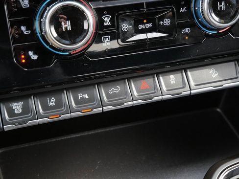 Used 2025 GMC Sierra 2500 AT4 image 49