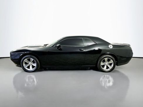 Used 2019 Dodge Challenger SXT image 4