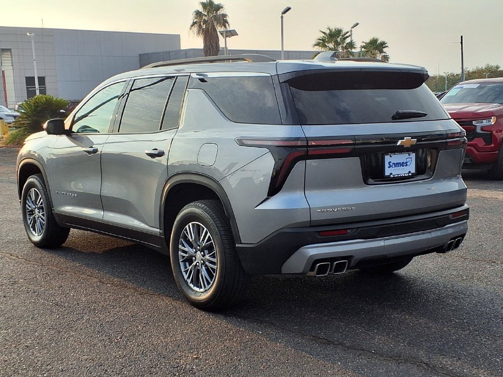 Used 2025 Chevrolet Traverse LT w/ Driver Confidence Package FWD image 5