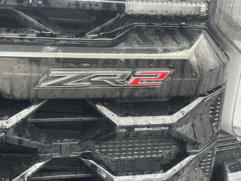 Used 2023 Chevrolet Silverado 1500 ZR2 w/ Technology Package image 9