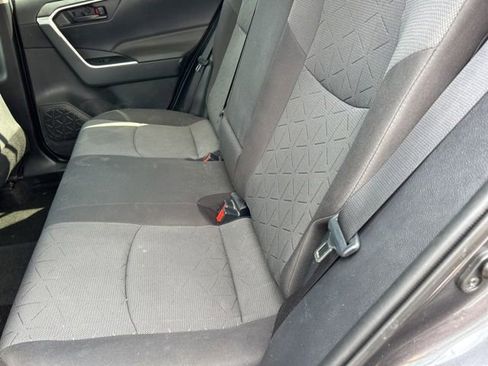 Used 2020 Toyota RAV4 XLE w/ Convenience Package FWD image 8