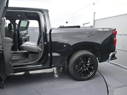 Used 2022 Chevrolet Silverado 1500 LTZ w/ LTZ Premium Package AWD/4WD image 12