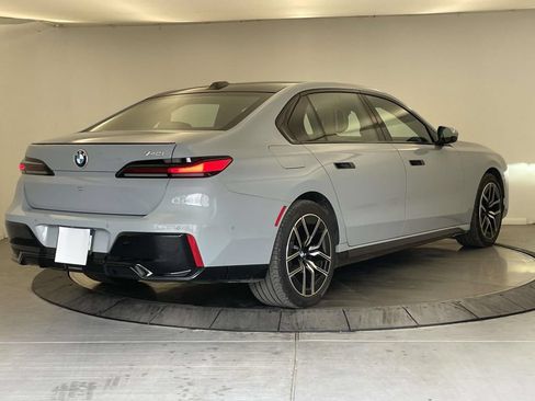 Used 2023 BMW 740i w/ Parking Assistance Package RWD image 5