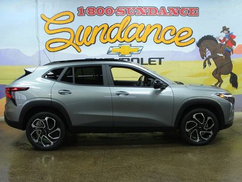 Used 2025 Chevrolet Trax RS w/ Sunroof Package image 1